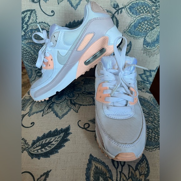 Nike Shoes - Women’s Nike Air Max